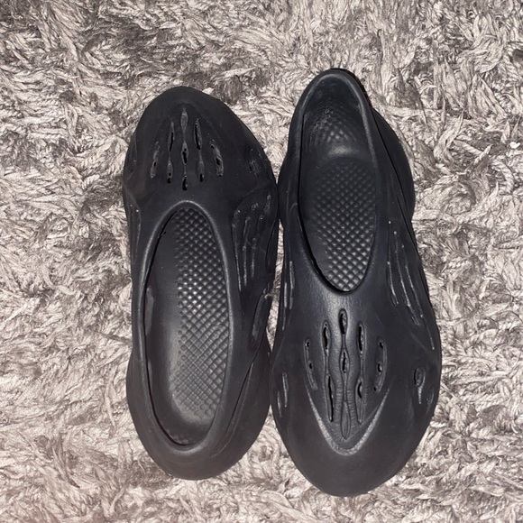 Yeezy Foam Runner 'Onyx' Black - Picture 4 of 4